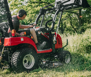 TYM T194 Allrad-Diesel-Kleintraktor – mit Rasenbereifung & 137 cm Zwischenachsmähwerk | Kompakter Traktor für Garten- und Landschaftspflege